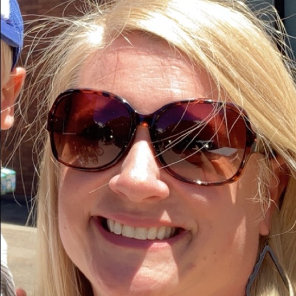 Meet your Posher, Amber - Picture 1 of 1